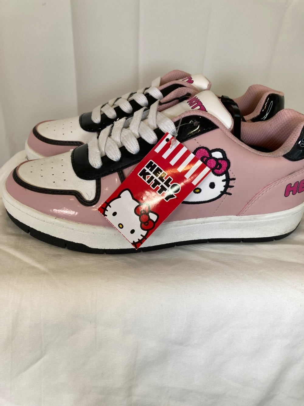Hello Kitty Sz 7 Pink Black White Ladies Shoes Sneakers New With Tags Black Sole - Picture 3 of 12